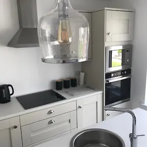 https://unique-belfast-stay.belfasthotelsireland.com
